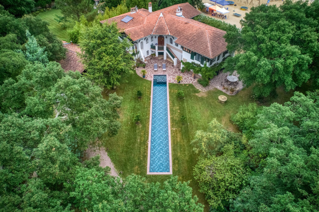 Piscines de France Saint Paul Les Dax - couloir de nage vue aérienne