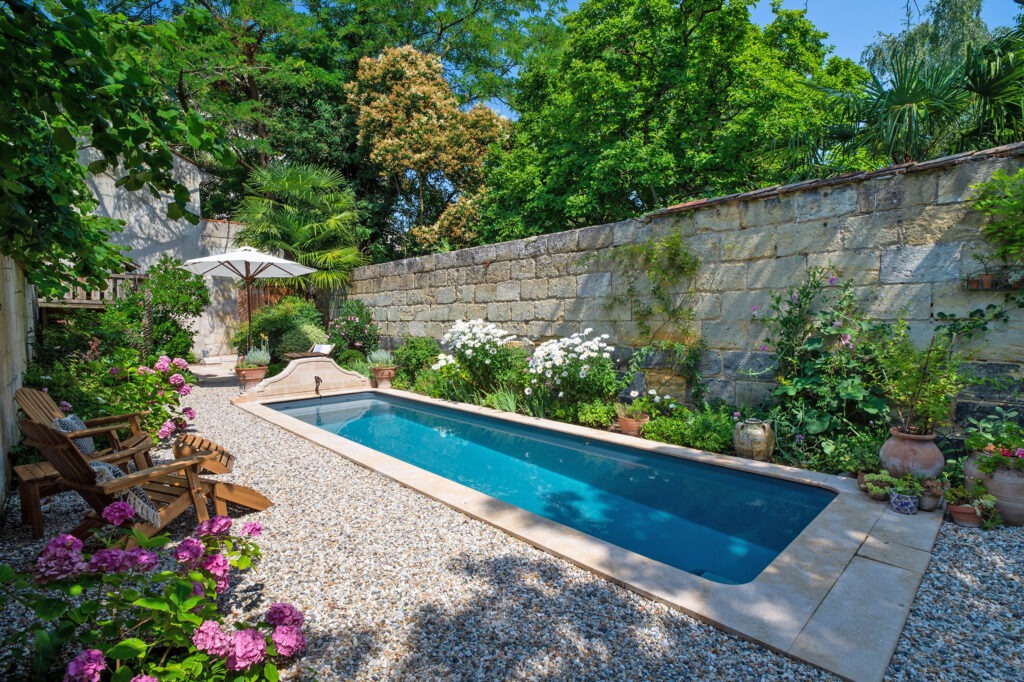 Piscine vintage longue