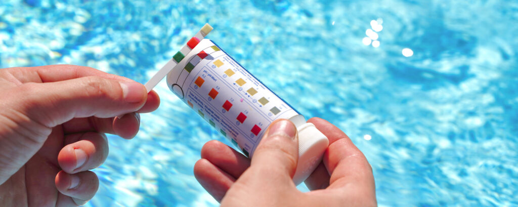Test bandelettes analyse eau piscine