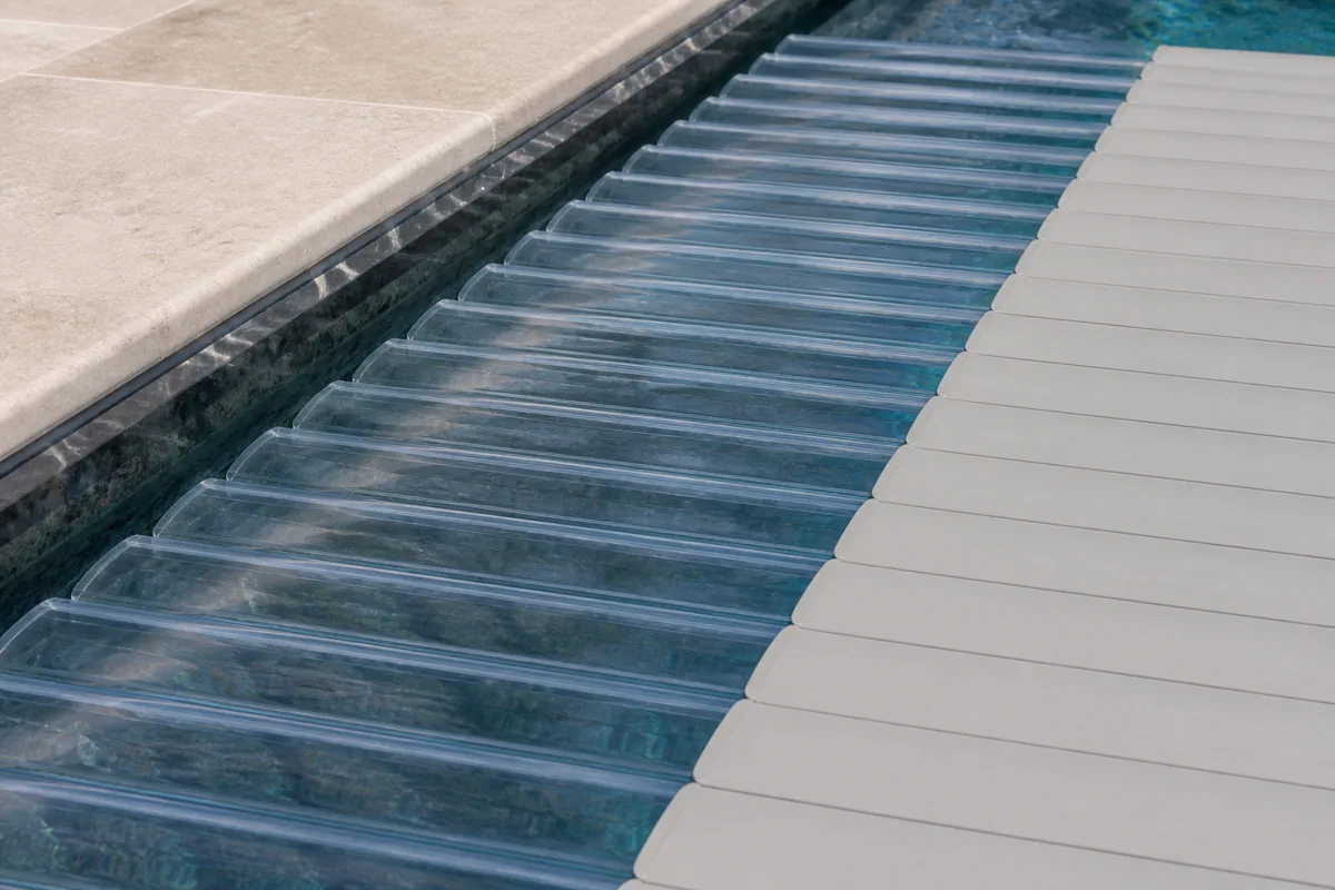 Comparer les lames en PVC et en polycarbonate